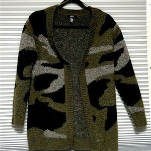Camouflage print black/grey/green cardigan